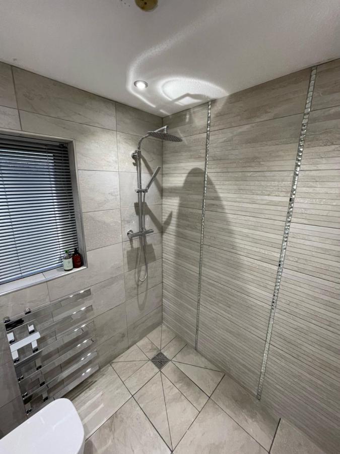 Riverside 2 Bedroom Townhouse With Car Charger Abergavenny Luaran gambar