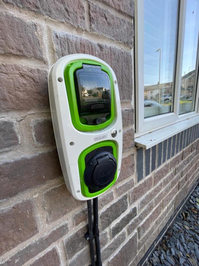 Riverside 2 Bedroom Townhouse With Car Charger Abergavenny Luaran gambar